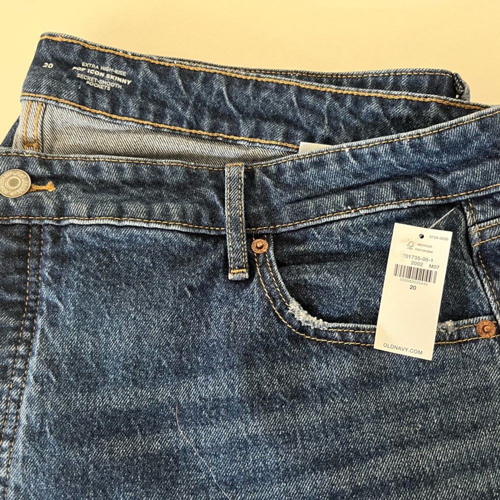 Old Navy w/ Tag - Extra High Rise Pop Icon Skinny Distressed Jeans, Size 20